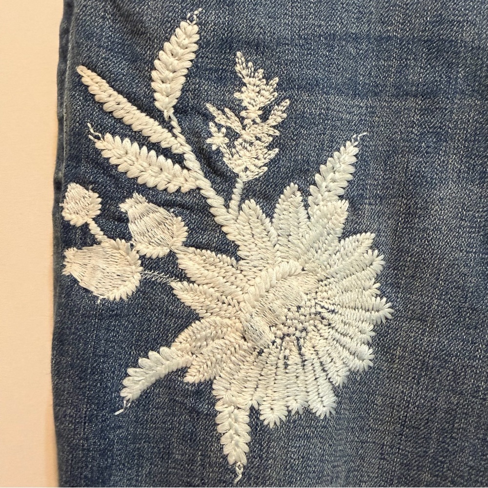 Simply Vera Vera Wang Blue Floral Ankle Jeans - Picture 3 of 12